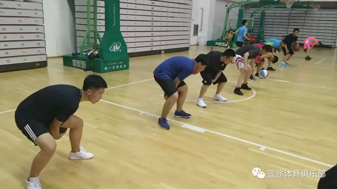 篮球训练员培训班费用多少_0